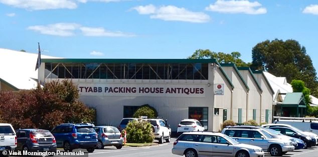 وقع اللقاء الغريب في متجر Tyabb Packing House Antiques يوم السبت