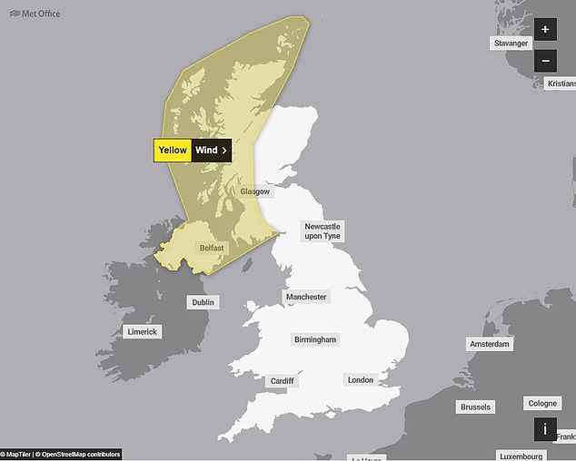 تُظهر خريطة توقعات الرياح الصادرة عن مكتب الأرصاد الجوية ليوم الجمعة تحذيرًا باللون الأصفر في شمال وغرب اسكتلندا وكذلك أيرلندا الشمالية