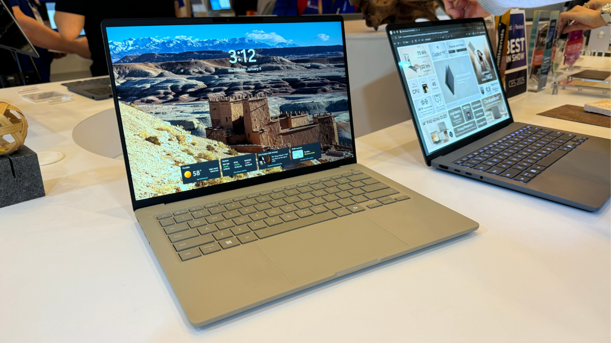 Asus Zenbook A14 في معرض CES 2025