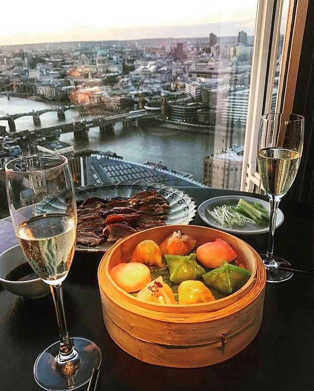 يتطلب Hutong (في الصورة) ، التي تقع في The Shard ، الآن أن ينفقوا 80 جنيهًا إسترلينيًا لكل رأس في ليالي الجمعة والسبت