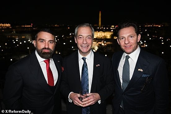 تم تصوير Ant Middleton (يسار) مع Nigel Farage و Nick Candy (يمين) كجزء من وفد الإصلاح المملكة المتحدة في واشنطن العاصمة قبل تنصيب دونالد ترامب الشهر الماضي