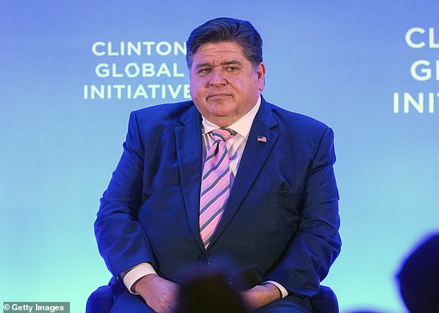 وقال حاكم ولاية إلينوي JB Pritzker