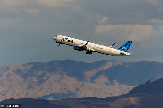 بعد اعتقاله ، وضع JetBlue Gurdorf 