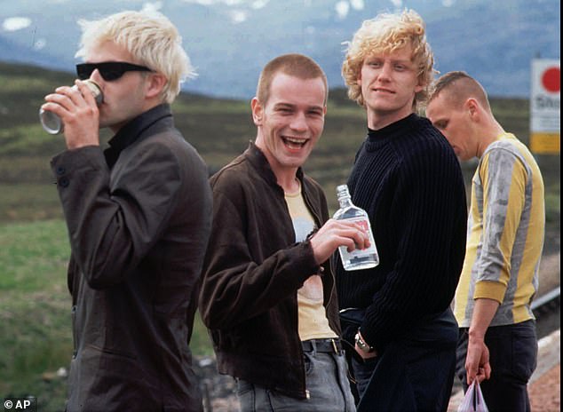 اشتهرت المحطة بمشهد في فيلم Trainspotting في فيلم Cult 90s