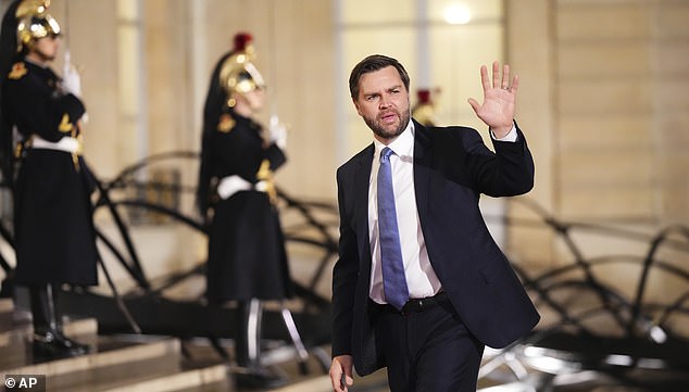 نائب الرئيس JD Vance يصل إلى حفل استقبال في Palais de L'Elysee في باريس