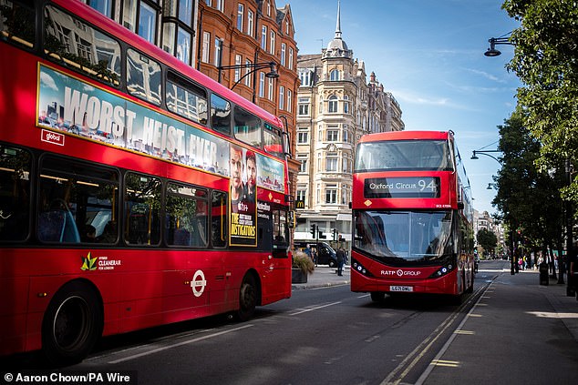 تم تعيين إعادة تطوير Oxford Street لتتطلب 16 طريق حافلة لإزالتها أو تحويلها