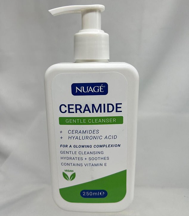 تم العثور على البكتيريا المتوسطة الهوائية في بعض زجاجات Nuagé ceramide منظف لطيف