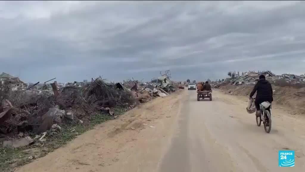 تنسحب القوات الإسرائيلية من ممر غزة الرئيسي بموجب صفقة وقف إطلاق النار