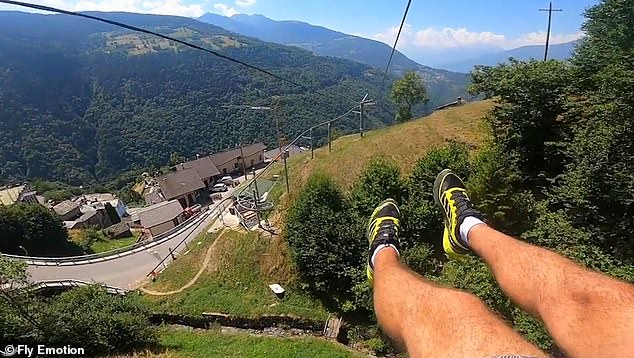 يمتد Zipline فوق وادي ويبدأ في Albaredo على ارتفاع 3000 قدم ثم ينتهي عند BEMA وهو في 2400 قدم