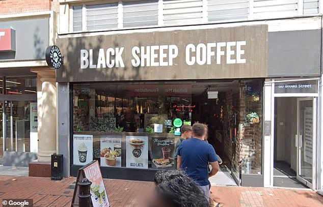 وفقًا لـ Black Sheep Coffee ، في Broad Street في Reading ، اشتكى 