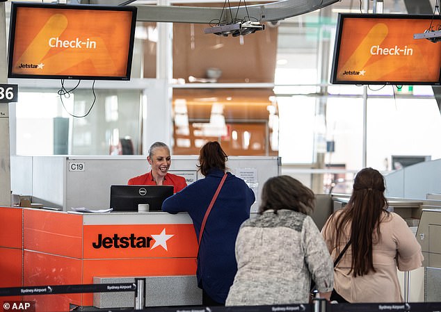 يقال إن ركاب Jetstar غير قادرين على التحقق من رحلاتهم لأن شركة الطيران تعاني من انقطاع على مستوى البلاد (في الصورة عبارة عن كشك Jetstar في مطار ملبورن)