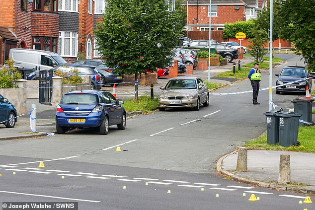 كان هذا المشهد في Stechford ، برمنغهام ، بعد وفاة السيد جونز البالغ من العمر 22 عامًا في أغسطس 2023