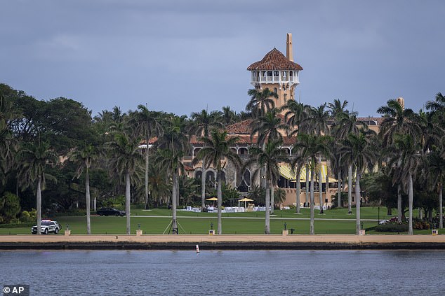 دعوة إلى Mar-A-Lago (في الصورة) ، قصر Palm Beach's دونالد ترامب ، هي أكثر تذكرة سخونة ليس فقط في المدينة ، ولكن ربما على هذا الكوكب.