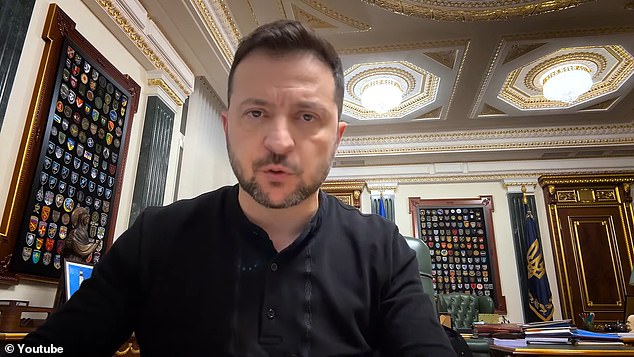 يأتي ذلك في الوقت الذي يبدو فيه دونالد ترامب أنه فاز بمواجهة تجارية مع Volodymyr Zelensky ، حيث من المقرر أن يستسلم الرئيس الأوكراني وتوقيع صفقة تتيح للولايات المتحدة الوصول إلى ودائع المعادن الحرجة