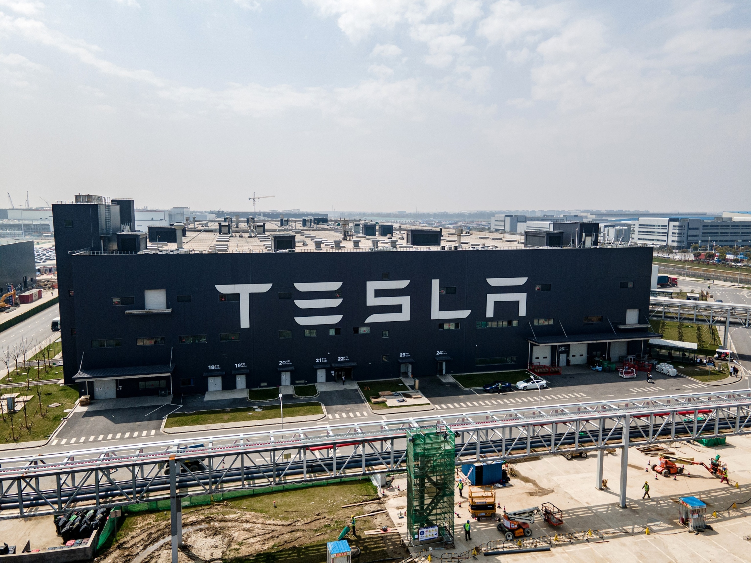 الصورة: في 29 مارس 2021 ، يظهر صورة ملف ، عرض جوي لـ Tesla Shanghai Gigafactory في شنغهاي ، الصين.