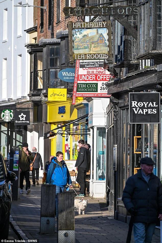 Stratford-upon = بلغت أرقام الزوار السنوية لـ Avon ذروتها عند حوالي 2.7 مليون قبل قفل Pandemic الأول في عام 2020 ولكنه ناضل من أجل التعافي